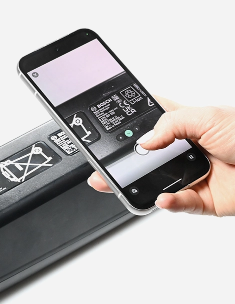 Fotografieren des Etiketts am E-Bike Akku