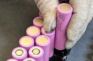 Zellpaket wird gesteckt